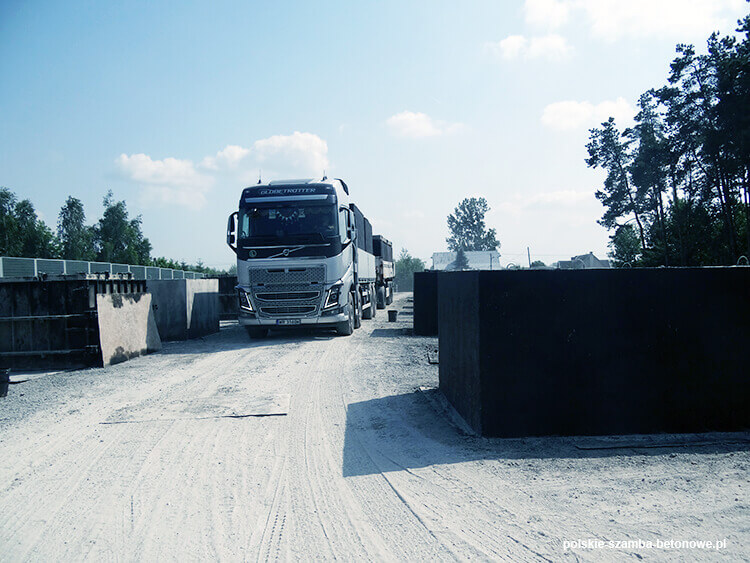 Transport szamb betonowych  w Pleszewie
